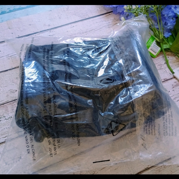 Alo Yoga Mini Duffle Bag In Black - Picture 10 of 10